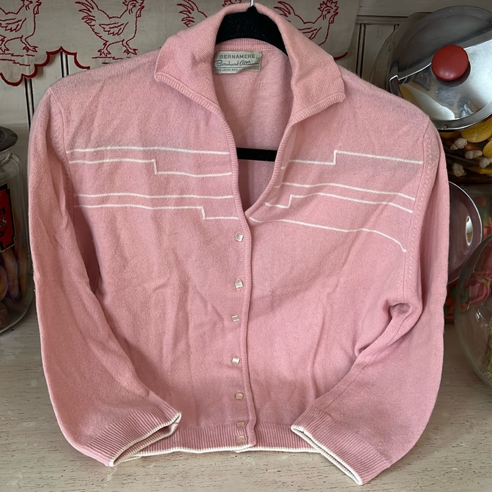 Vintage 50s Pink cardigan 75% lambs wool 25% fur fiber